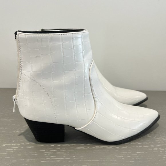 QUPID Point Toe Croc Womens Booties in White Womens Size 5.5 - Picture 4 of 6